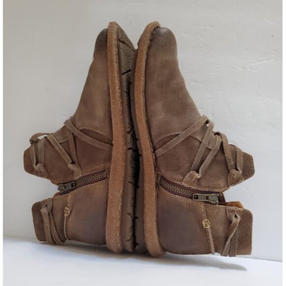 Born Tarkiln Brown Distressed Leather Ankle Boots with Accent Lacing - Size 9.5 - Picture 3 of 11